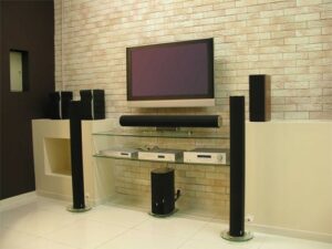 tivi-nen-dat-cach-tuong-30-cm